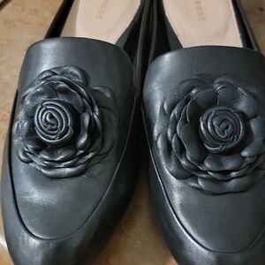 Taryn Rose Elegant Black Leather Loafers with Floral Detail